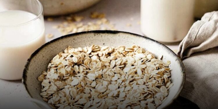 ما هي الفواكه التي تحتوي على نسب أعلى من الألياف مقارنة بـ الشوفان؟