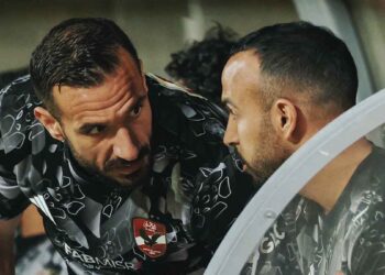 حزن وغضب .. علي معلول يثير الجدل بعد نهاية مباراة الأهلي والبنك