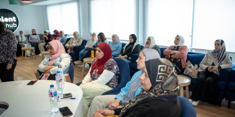 تجديد شراكة Foundever وCarerha لتمكين 150 امرأة بحلول 2025 وافتتاح مركز مواهب جديد في القاهرة