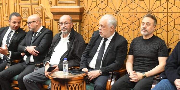 نجوم الفن يواسون كارول سماحة في عزاء المنتج الراحل وليد مصطفى