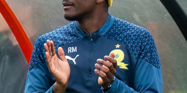 موكوينا مدرب صن داونز السابق على رادار الزمالك