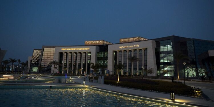 جامعة مصر للمعلوماتية تطلق هاكاثون 17 تقديم حلول تكنولوجية للصحة والتعليم والمناخ