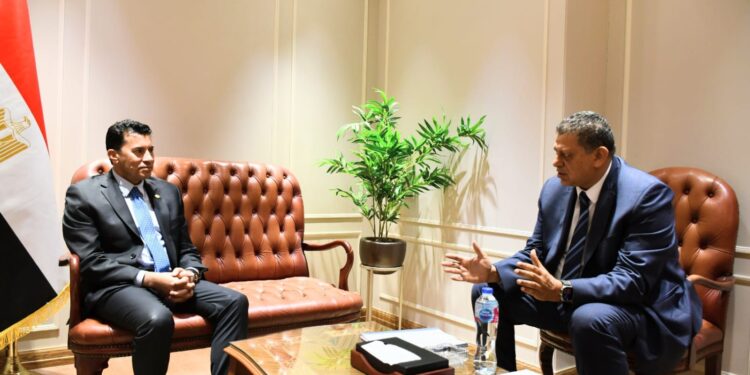 وزير الرياضة يتابع آخر الاستعدادات لتنظيم مصر بطولة العالم لشباب اليد