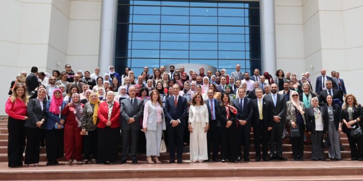 الاتصالات: بناء القدرات الرقمية لأكثر من 30 ألف سيدة بمختلف المحافظات عبر مبادرة “قدوة. تك”