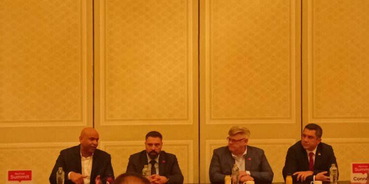 ريد هات : نتعاون مع وزارة الاتصالات بأحدث برامج التدريب العالمية