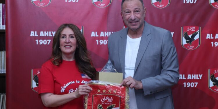 سفيرة أمريكا في ضيافة النادي الأهلي .. تفاصيل الزيارة
