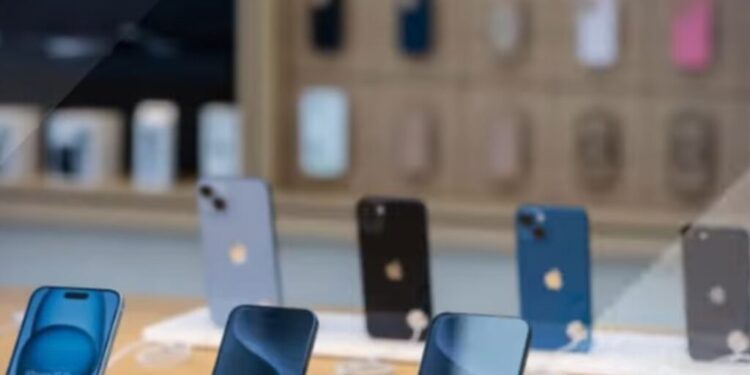 الاتصالات تكشف حل مشكلة ضرائب الهواتف المستوردة التي تم تشغيلها قبل 2025