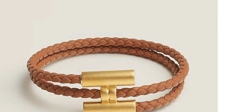 الإكسسوارات الرجالية لربيع وصيف 2025: عودة قوية بأناقة هادئة وتأثير واسع