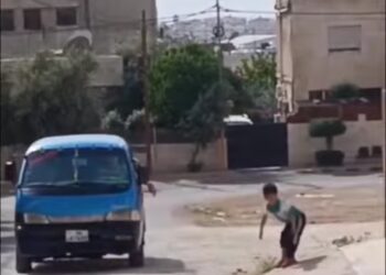 مواقع التواصل تتفاعل مع رقص طفل الآيس كريم في الأردن