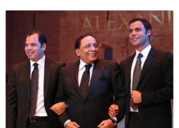 عادل إمام يواصل الابتعاد عن الأضواء ويقتصر احتفاله بعيد ميلاده على عائلته
