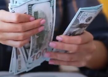 محمد أبو النجا: الاستقلال المالي ليس دائمًا نعمة