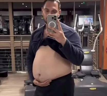 رجل عربي يلد ! .. أحمد الفاتح شاب جزائري أثار الجدل بوفاته بعد إنجاب طفلة .. ما القصة ؟