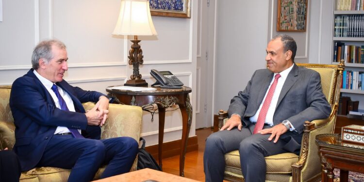 وزير الخارجية والهجرة يستقبل الممثل الأوروبي لعملية السلام ويؤكد: لا بديل عن وقف العدوان ودعم الدولة الفلسطينية