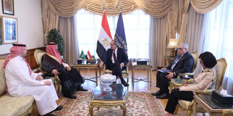 الاتصالات : التعاون مع السعودية بمجالات القدرات الرقمية وريادة الأعمال والذكاء الاصطناعى