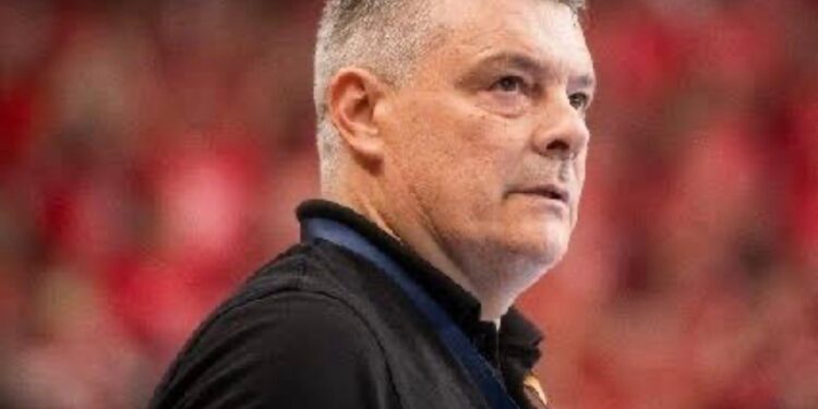 الإسباني باسكوال مدرب منتخب اليد يصل القاهرة غدًا