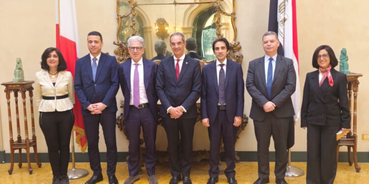 وزير الاتصالات من روما : التوسع فى البرامج التدريبية فى تخصصات تكنولوجيا المعلومات