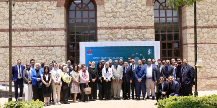 هواوي تقدم برنامجًا مجانيًا لتعليم الذكاء الاصطناعي لـ 25 ألف طالب في ثلاث جامعات بمصر