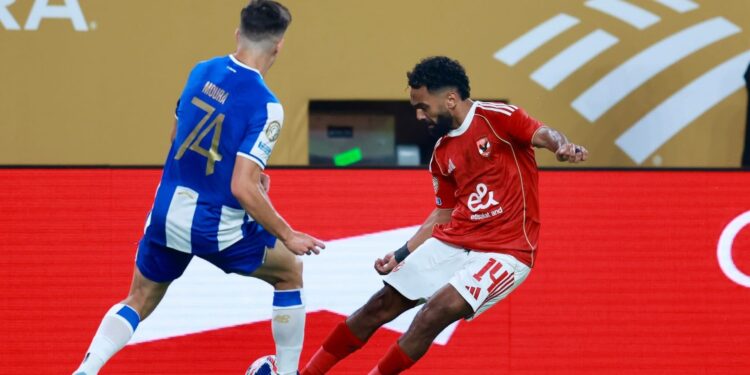 حسين الشحات : غياب التوفيق سبب التعادل أمام بورتو .. وجماهير الأهلي تستحق الثناء