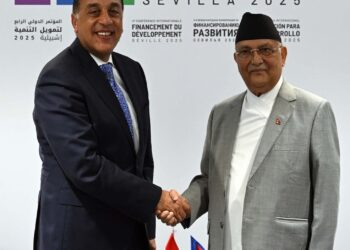 مصطفى مدبولي يلتقي رئيس وزراء نيبال على هامش مؤتمر تمويل التنمية بإشبيلية