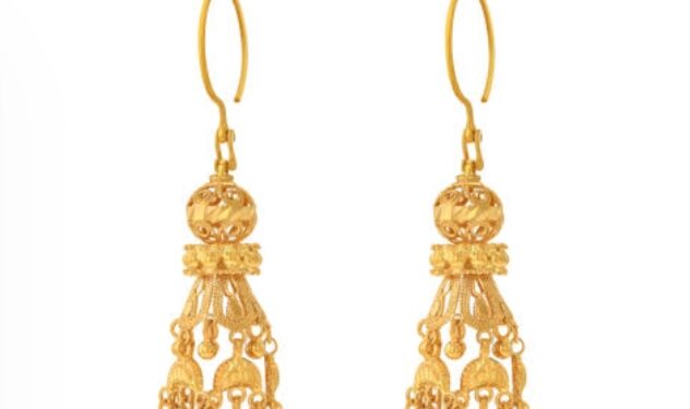 أفضل 5 ماركات عالمية لأقراط الذهب للفتيات في 2025