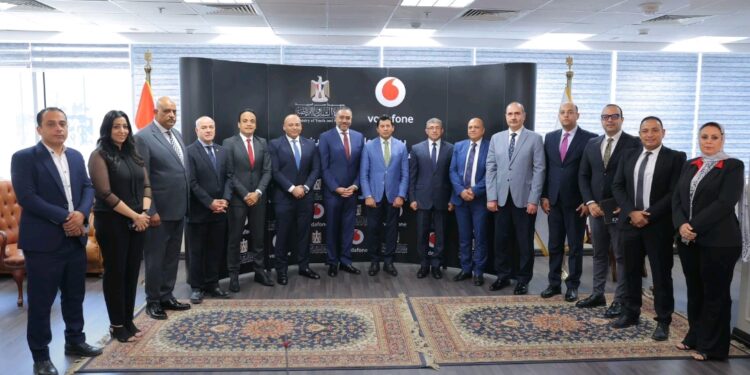 وزارة الرياضة تتعاون مع فودافون لتطوير شبكات المحمول بمراكز الشباب