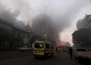 النيابة العامة تكثف جهودها لكشف ملابسات حريق سنترال رمسيس .. ولجان فنية لحصر الخسائر