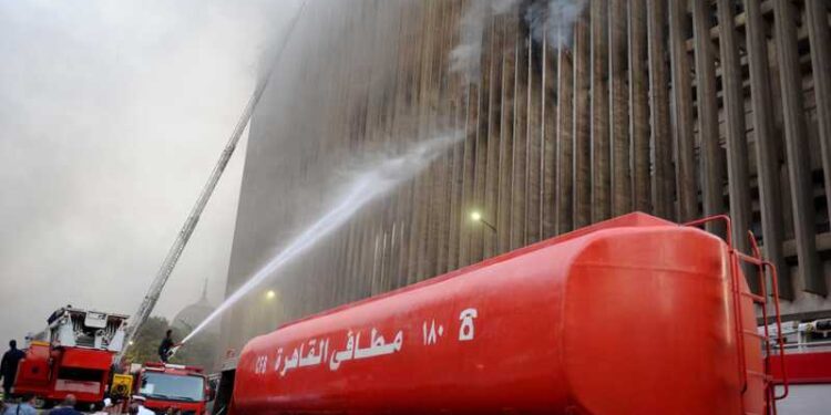 لماذا تجددت النيران في سنترال رمسيس بعد ٣ أيام من الحريق الأول ؟.. تساؤلات لا تزال بلا إجابات قاطعة