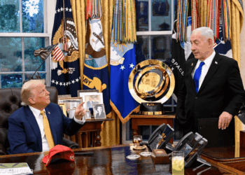 كأس العالم للأندية يظهر بين ترامب ونتنياهو.. درع الذهب يسرق الأضواء من السياسة