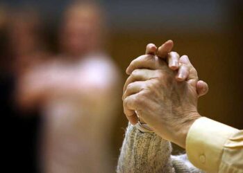 عادات بسيطة تسرق عمرك دون أن تدري.. احذر أن تعيش وتموت في غفلة!