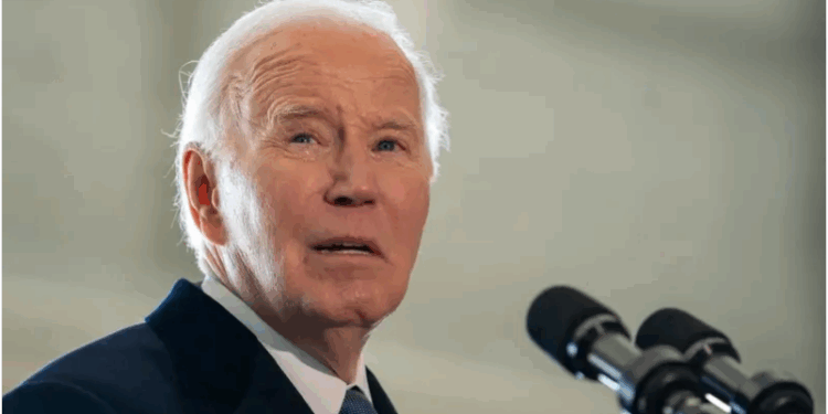 فشل «بايدن» أمام «ترامب» فى المناظرات: « أصله كان نايم»