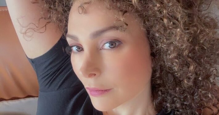 أول ظهور بعد خلع الحجاب: أمل حجازي ترحب بالحياة