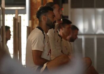 محمد صلاح يثير الجدل بسبب تواجده في معبد إيكوين البوذي