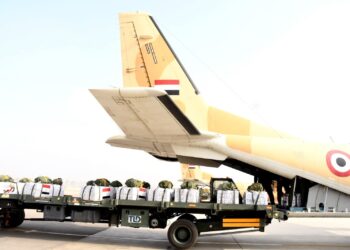 ضمن أكبر تحرك إغاثي عربي.. مصر نفذت إسقاطًا جويًا للمساعدات فوق غزة