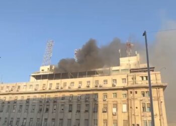 المصرية للاتصالات: جاري السيطرة على حريق سنترال رمسيس بمعاونة رجال الدفاع المدني