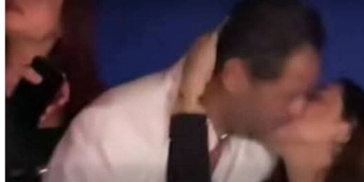 هل كان راغب علامة الوحيد.. (قبلات مسروقه) تغافلت عنها نقابة المهن الموسيقية