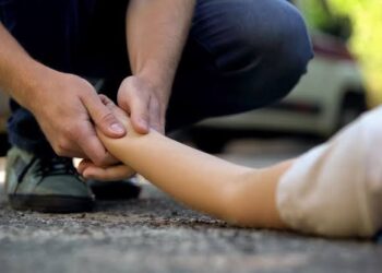 فاجعة أسرية تهز المنيا .. أب ينهي حياة أطفاله الثلاثة في غياب الأم