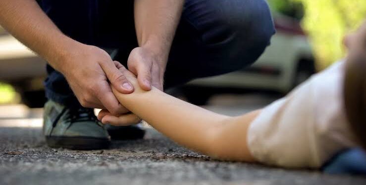 فاجعة أسرية تهز المنيا .. أب ينهي حياة أطفاله الثلاثة في غياب الأم