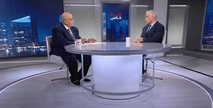 عماد الدين أديب في مرمى النيران .. لقاء تلفزيوني يشعل الغضب العربي بعد استضافة لابيد