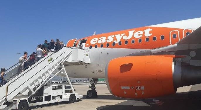 مسافر يهدد بتفجير طائرة بريطانية ويهاجم أميركا وترامب