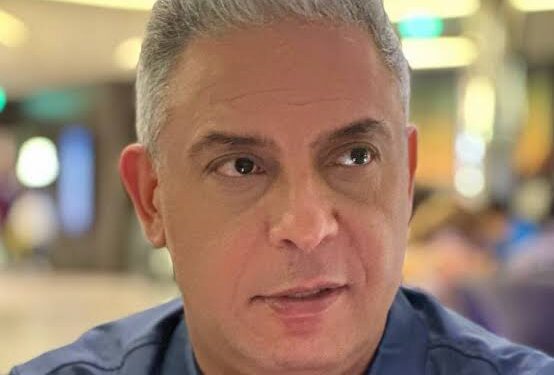 معتز مطر .. أنباء القبض على الإعلامي الهارب في بريطانيا تشعل السوشيال ميديا