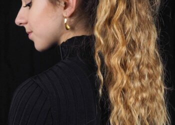 أجمل تسريحات ذيل الحصان الويفي لصيف 2025