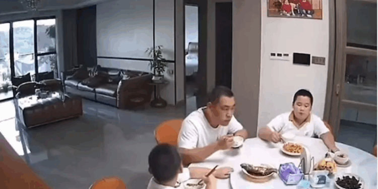 الأكل ولا الزلزال ..صينى: الأكل طبعا!