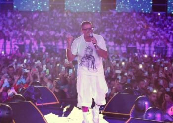 عمرو دياب من حفل بيروت : كل مرة بقابل جمهور لبنان بشعر بنفس الرهبة