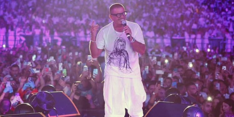 عمرو دياب من حفل بيروت : كل مرة بقابل جمهور لبنان بشعر بنفس الرهبة