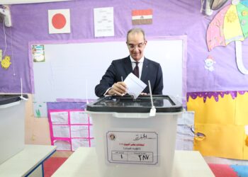  وزير الاتصالات يدلى بصوته فى انتخابات الشيوخ المجلس له إسهامات وضاءة فى تاريخ مصر السياسى