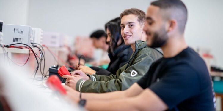  جامعة مصر للمعلوماتية: فرص لطلابنا للعمل في 250 شركة يابانية بقطاعي التكنولوجيا والهندسة