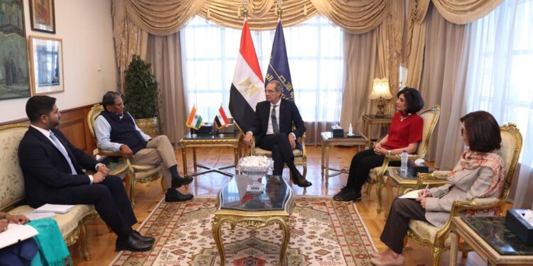 الاتصالات تبحث مع الهند تعزيز التعاون فى التعهيد وبناء القدرات الرقمية والذكاء الاصطناعى