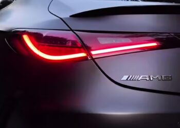 أناقة الرجال في كماليات السيارات المتميزة: مزيج من الفخامة والتكنولوجيا