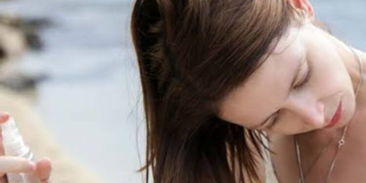 أفضل الطرق لحماية الشعر من أضرار مياه البحر خلال المصيف