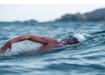 الإسعافات الأولية للتعامل مع دخول مياه البحر إلى الأنف أثناء السباحة